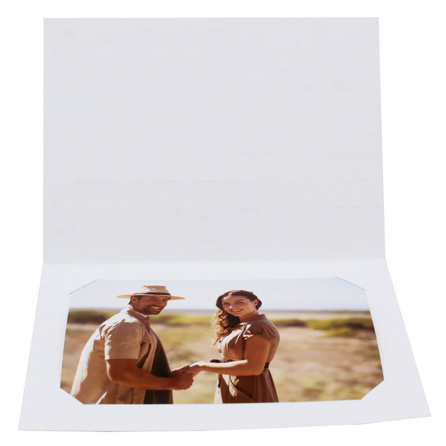 Cartonnage photo horizontal d'un couple qui se tient la main